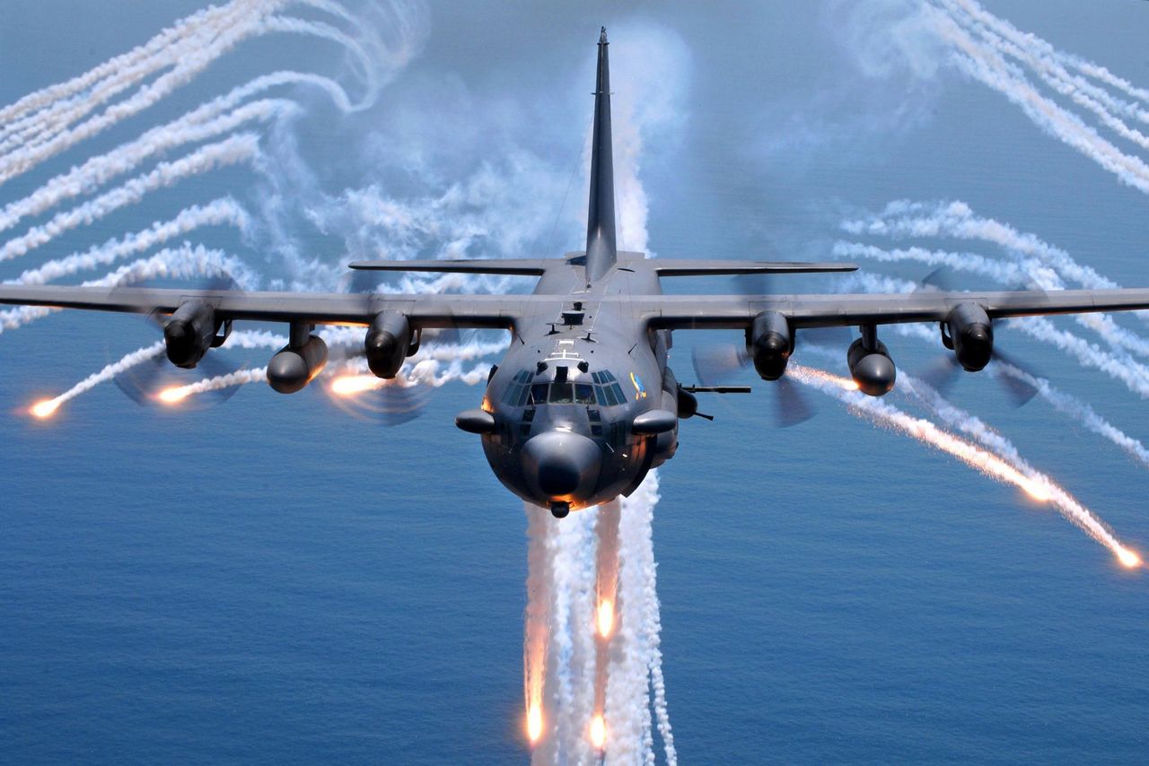 AC-130 Hercules | 1280x854. Tapeta, pozad na plochu Windows