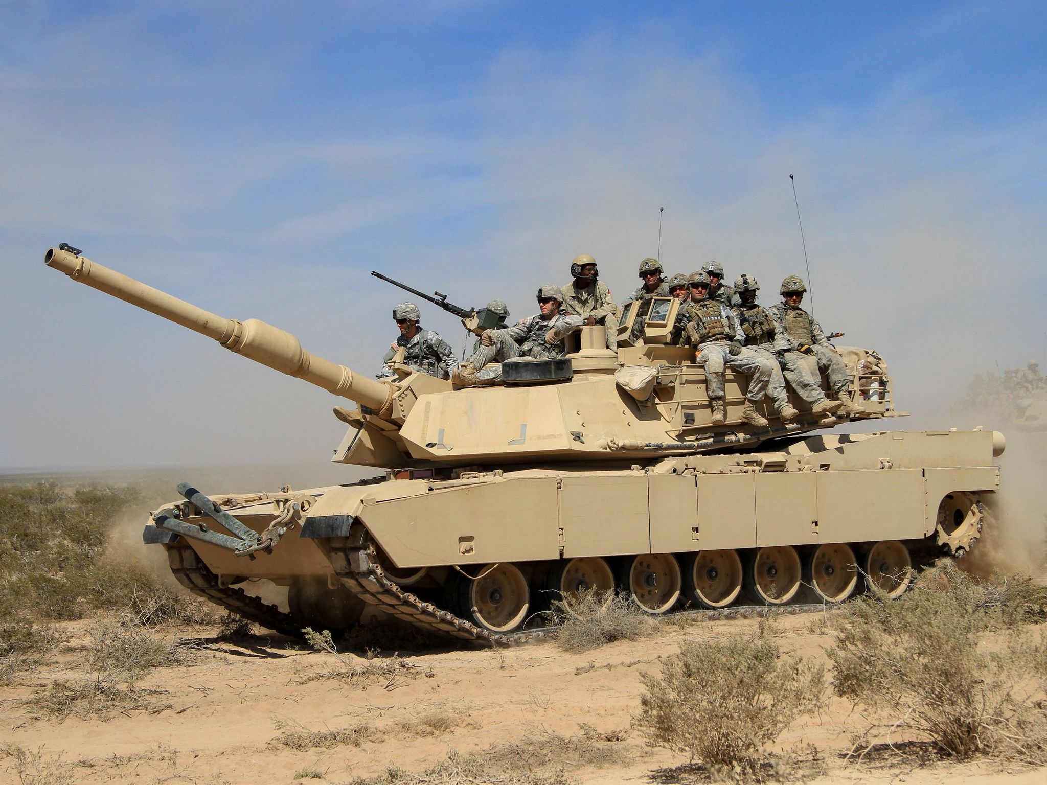 Tapeta na plochu M1 Abrams v 2048x1536. Obrzek ke staen zdarma