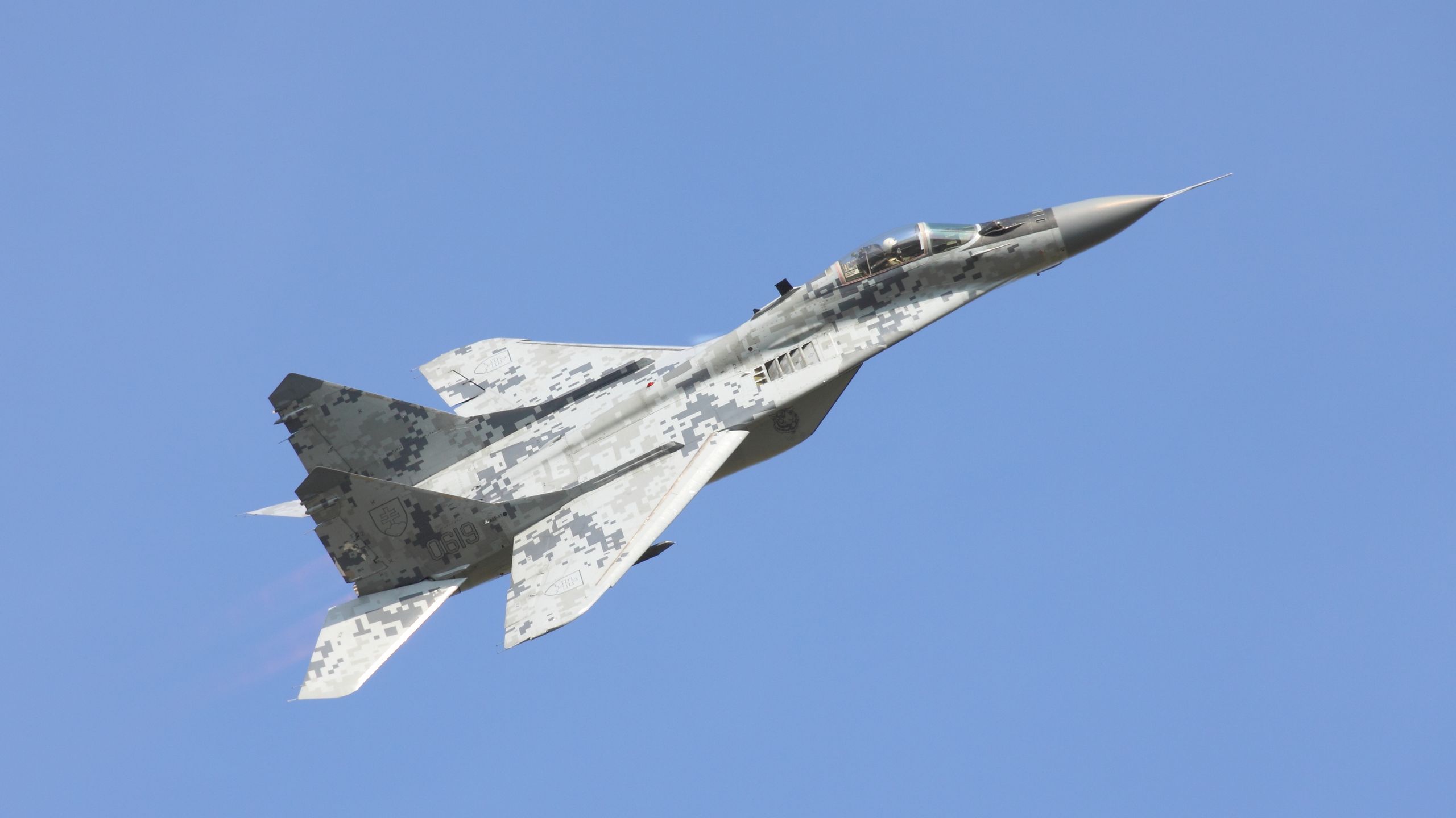 MiG-29 Fulcrum 2560x1440. Tapeta, pozadí na plochu PC. Obrázek ke stažení zdarma