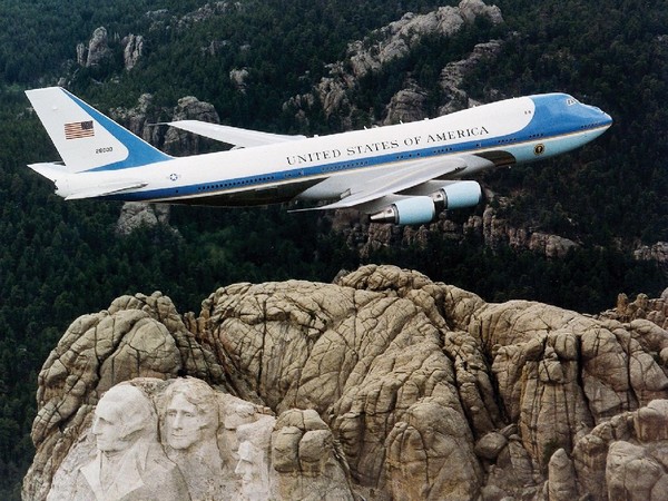 Air Force One - tapeta pro Windows 8, Android, iPhone, iPad, Linux, Blackberry