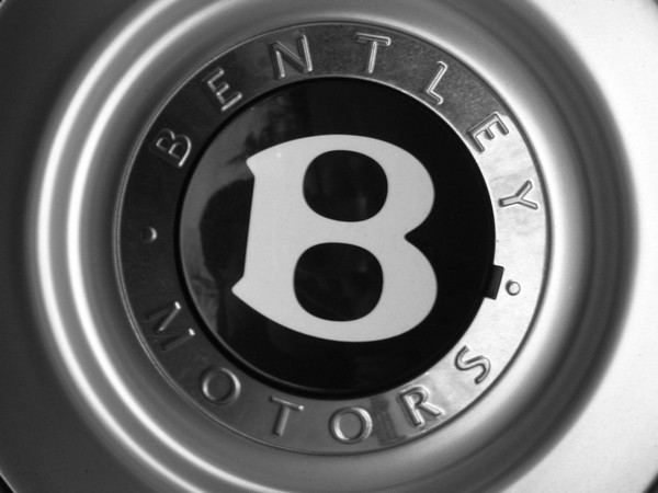 Bentley - pozadí na plochu operačního systému zdarma