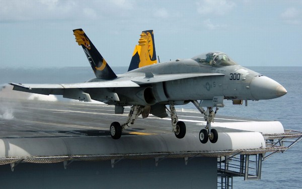 Obrázek na pozadí PC nazvaný F-18 Hornet
