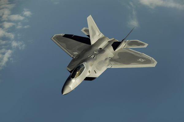 Náhled obrázku na plochu F-22 ke stažení zdarma