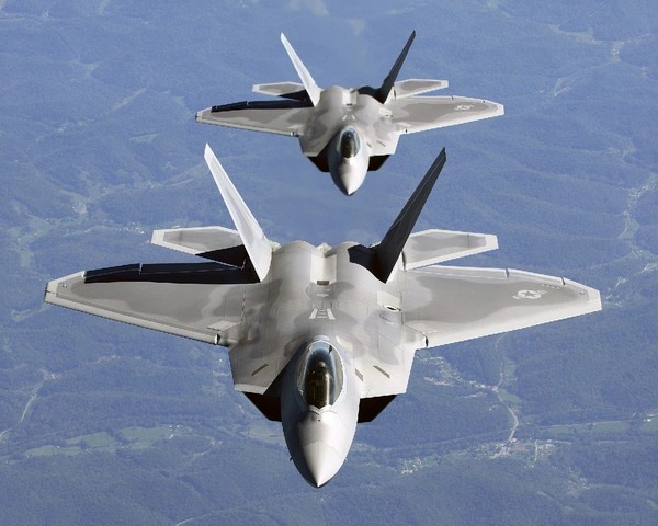 F-22 raptor - pozadí na plochu operačního systému zdarma