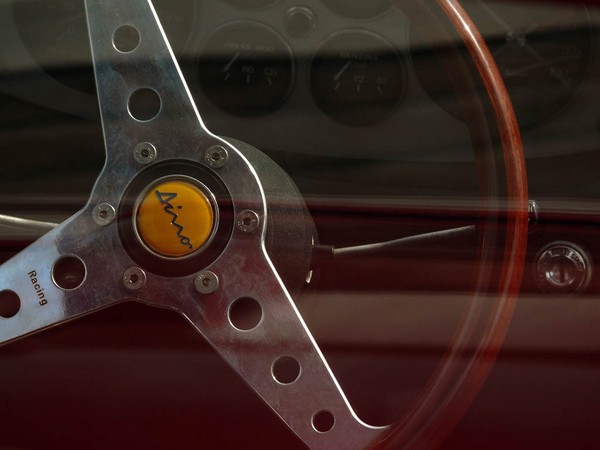 Ferrari Dino - pozadí pro Windows, Linux, Android, iOS