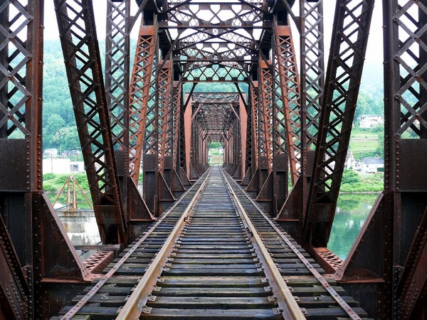 Obrázek na pozadí PC nazvaný Železniční most